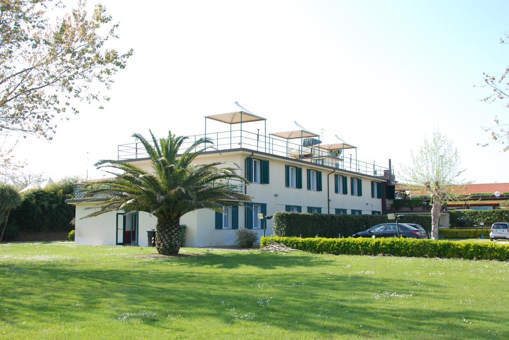 Hotel Turandot Torre del Lago Puccini Buitenkant foto