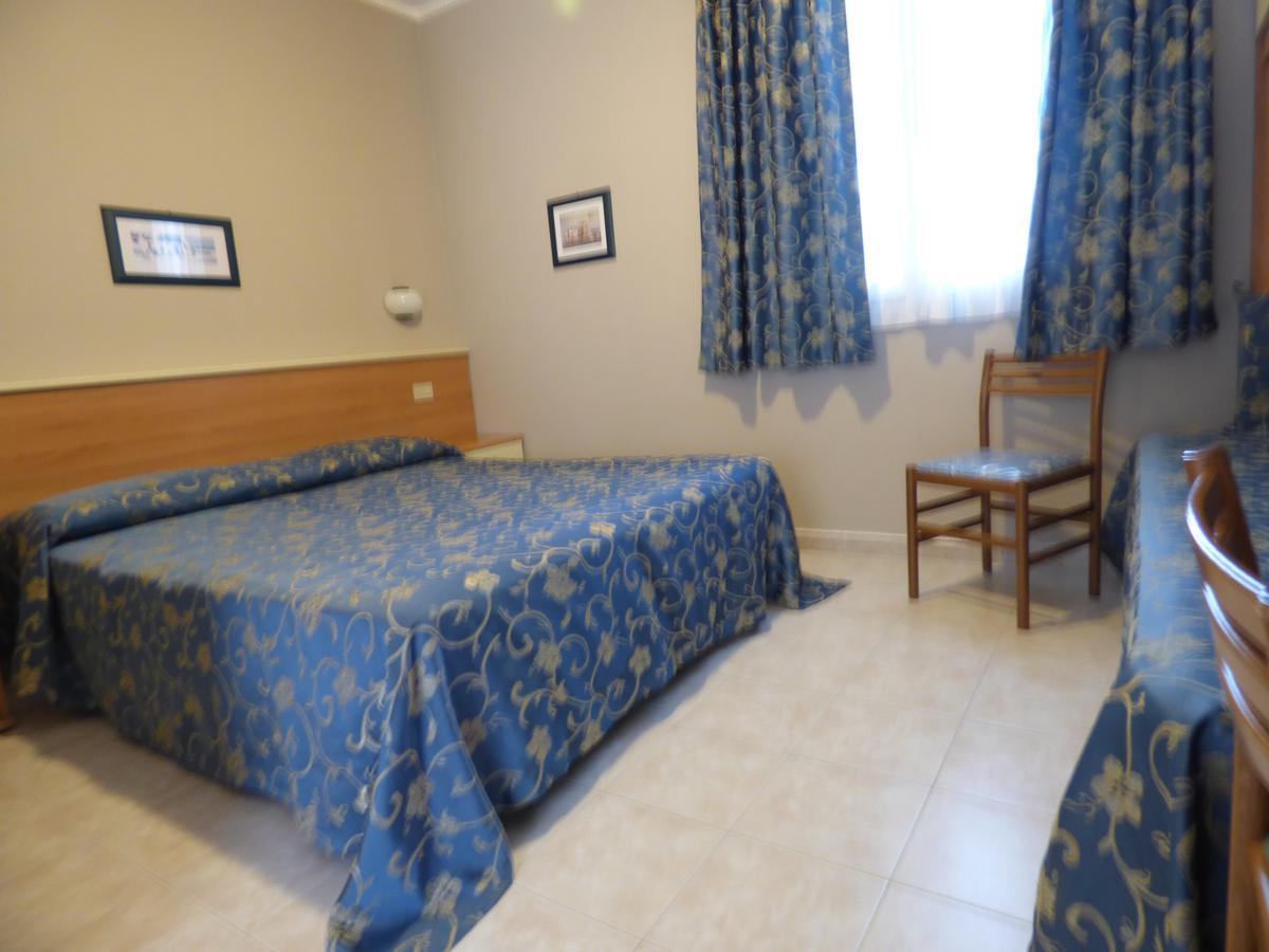 Hotel Turandot Torre del Lago Puccini Buitenkant foto