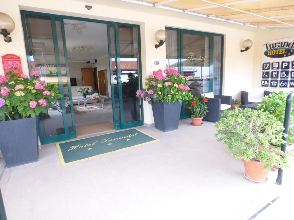 Hotel Turandot Torre del Lago Puccini Buitenkant foto