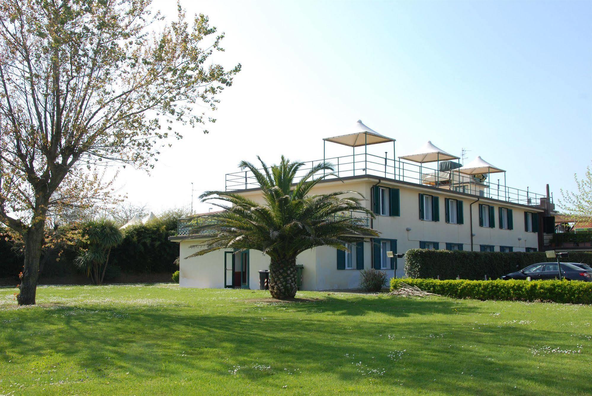 Hotel Turandot Torre del Lago Puccini Buitenkant foto