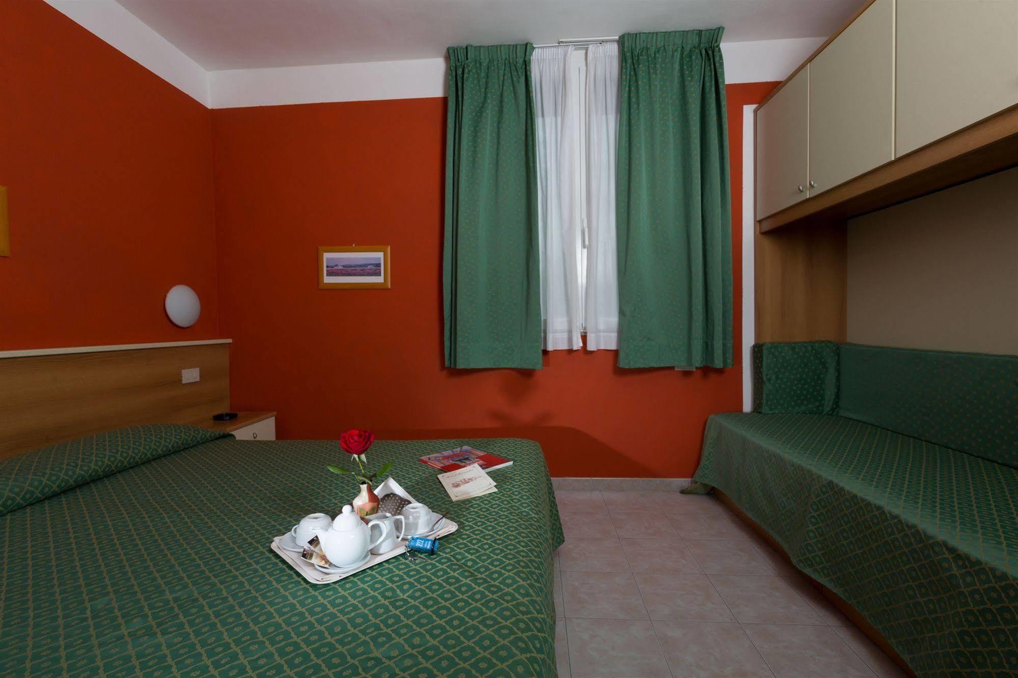 Hotel Turandot Torre del Lago Puccini Buitenkant foto