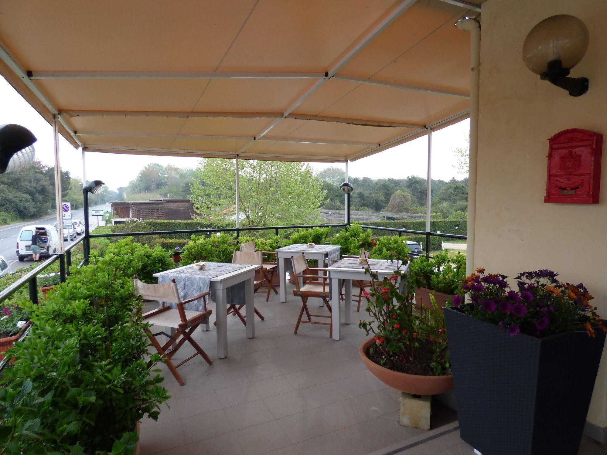 Hotel Turandot Torre del Lago Puccini Buitenkant foto