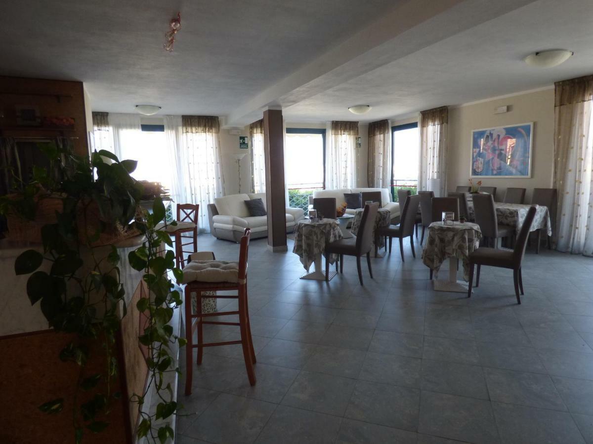 Hotel Turandot Torre del Lago Puccini Buitenkant foto